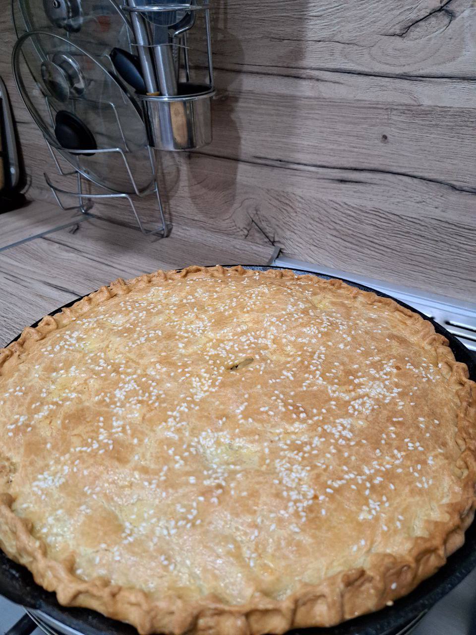 Мясной пирог с картошкой и зеленью